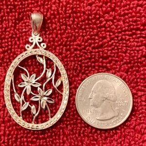 Beautiful sterling silver pendant.